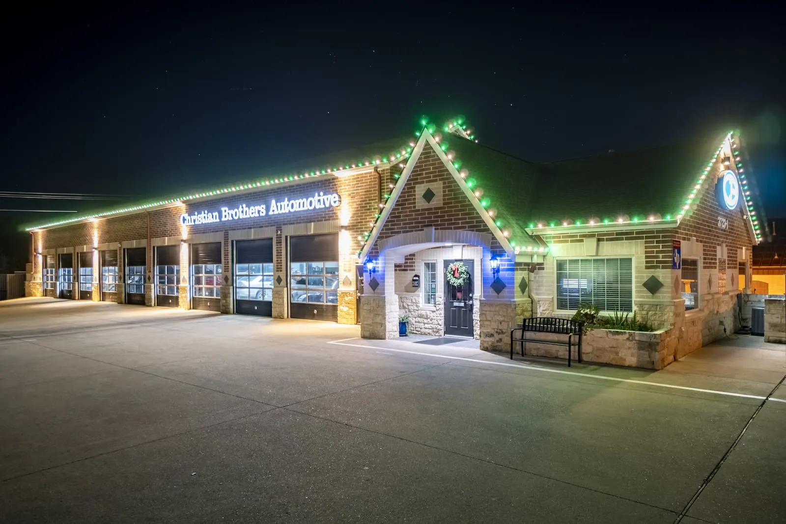 Business holiday lighting display