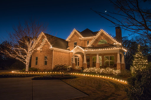 Elegant home holiday lighting display